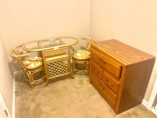 Building Photo - 701 SW McComb Ave