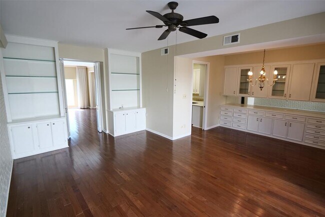 Building Photo - 7620 Del Monte Dr