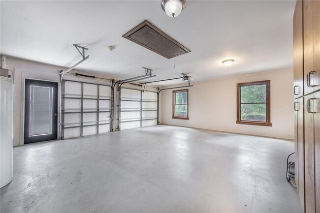 Building Photo - 7740 Lake Hatchineha Rd