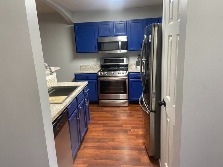 Building Photo - Room in Townhome on Waverly Hills Dr
