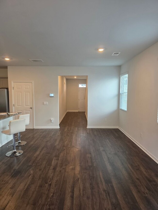 Building Photo - 5 BEDROOMS
