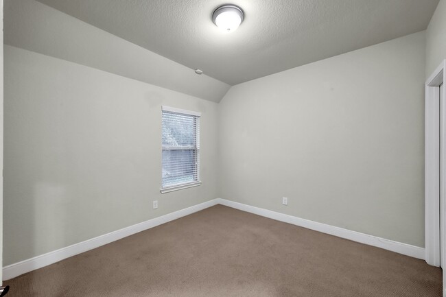 Building Photo - 126 Pioneer Canyon Pl