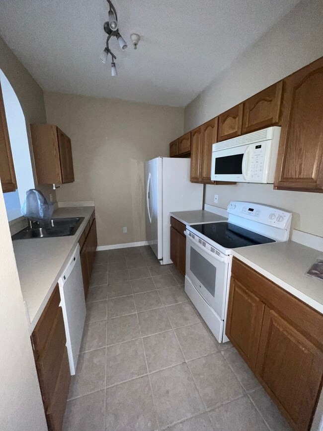 Building Photo - Stunning 3-Bed / 2-Bath Condo in Hunters Creek – Prime Orlando Location