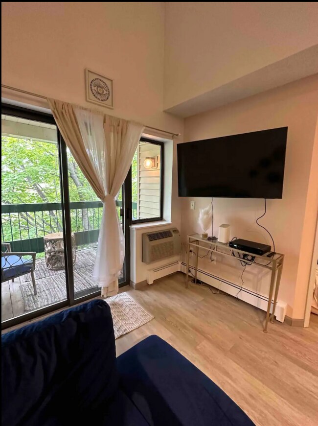 Building Photo - 7614 York Ave S