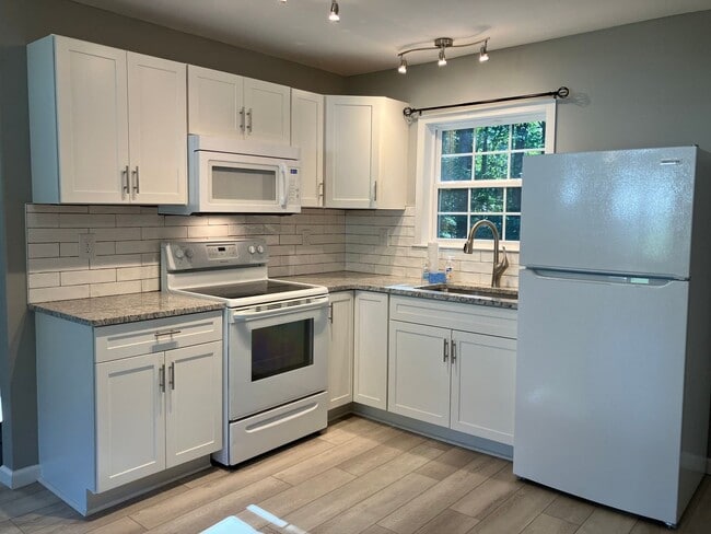 Building Photo - Two Bedroom Ranch in Denver