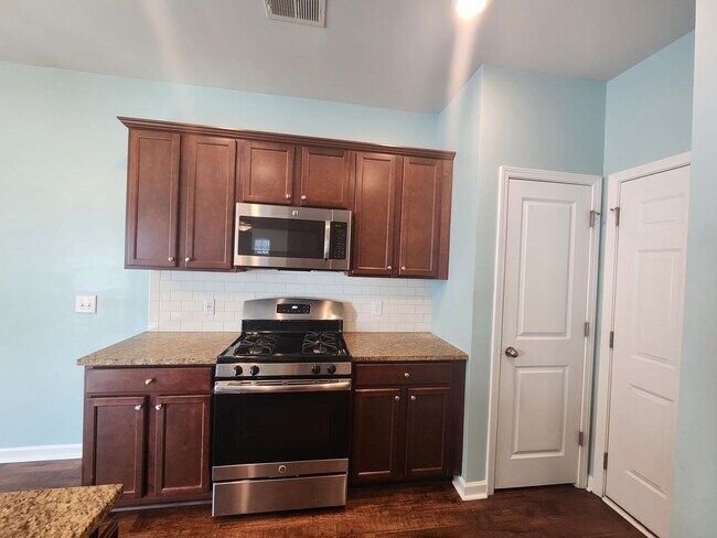 Building Photo - True Southern Living In Lindera Preserve!
