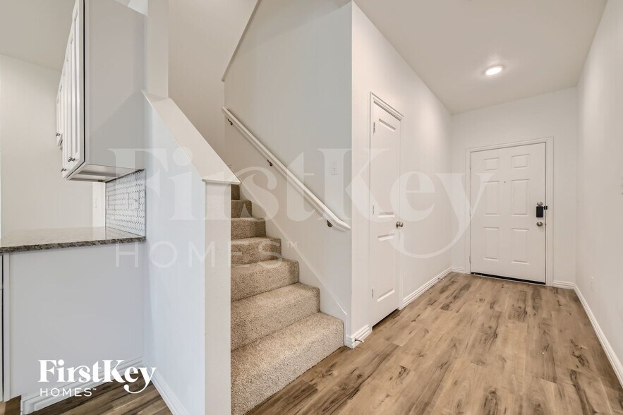 Building Photo - 7384 Parkside Pl Dr