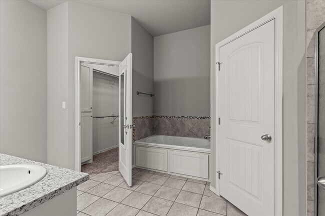 Building Photo - 9616 Kline Ave