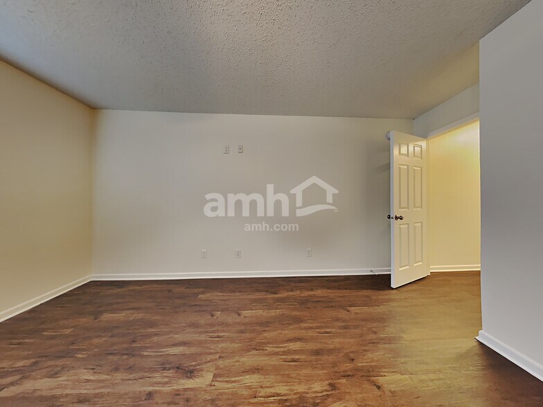 Building Photo - 2306 Westmere Dr