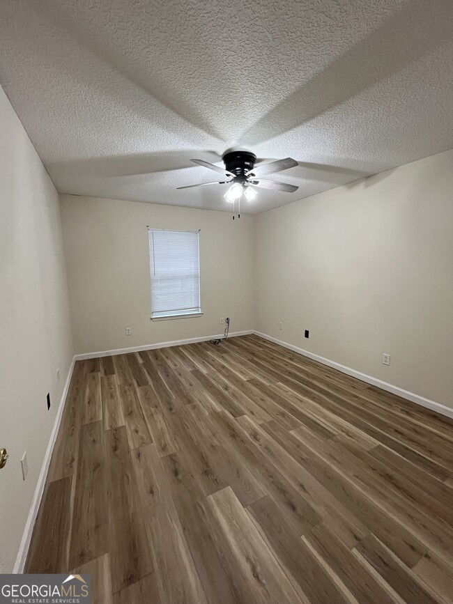 Building Photo - 207 Royal Palms Ave
