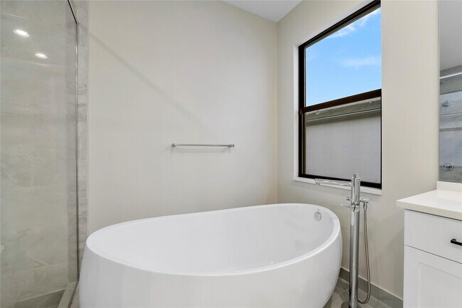 Building Photo - 20119 Pacific Dunes Dr