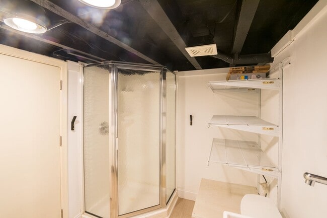 Building Photo - Wonderful East Passyunk Three Bedroom Home