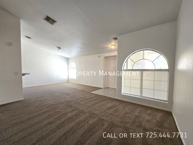 Building Photo - COZY 2 BED, 2 BATH UPSTAIRS CONDO* GATED C...