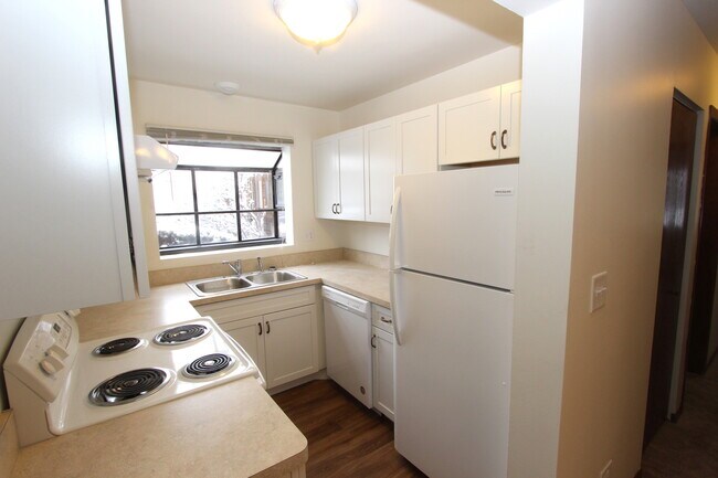 Building Photo - 419 Berkshire Dr