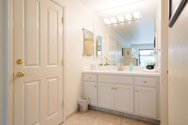 Building Photo - 668 Cottage Dr