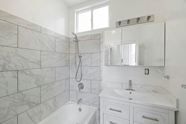 Building Photo - 263-267 South Van Ness Avenue, Unit 265