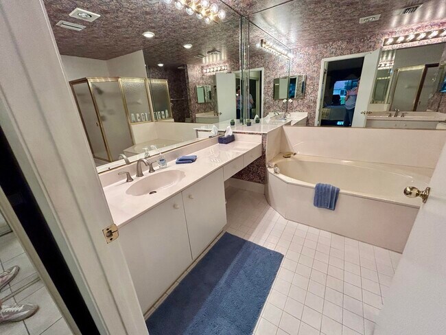 Building Photo - 7922 Sandy Pointe Dr