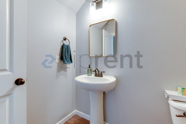 Building Photo - Unit NA