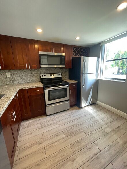 Building Photo - 5200 NW 31st Ave