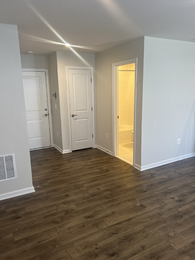Building Photo - 1833 Sag Harbor Ln