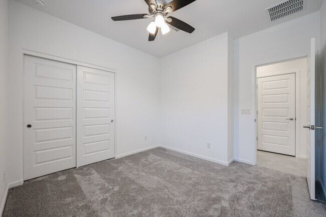 Building Photo - Alamar Subdivision 5 Bedroom Home For RENT!