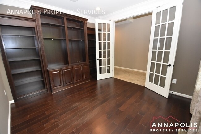 Building Photo - 402 St Martins Choice Ln