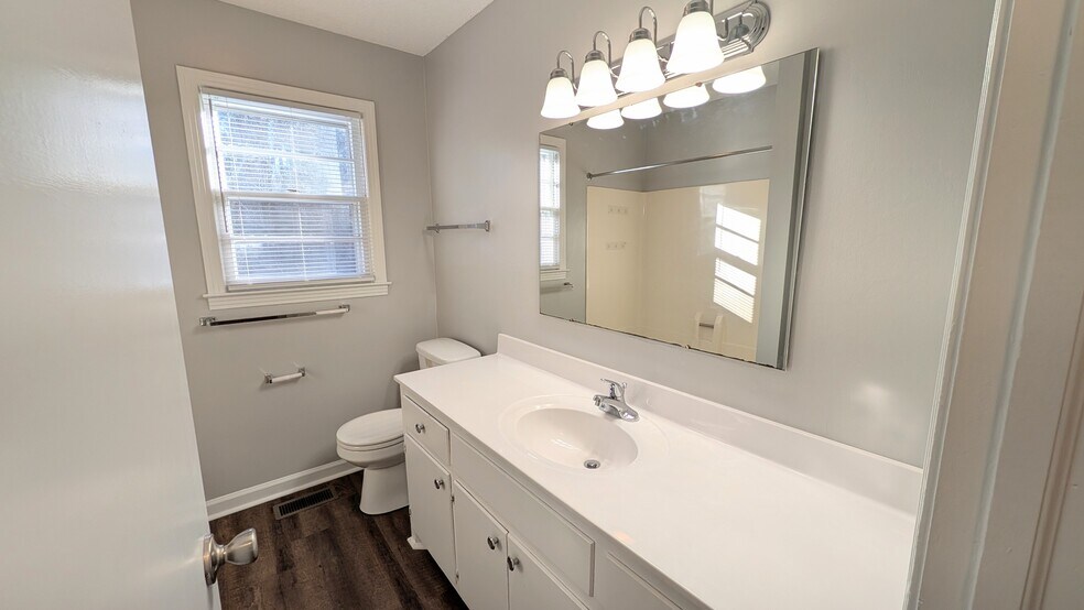 Hall Bath - 904 Clearwater Dr