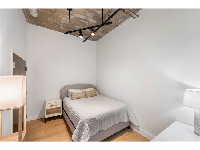 Building Photo - 618 N Washington Ave