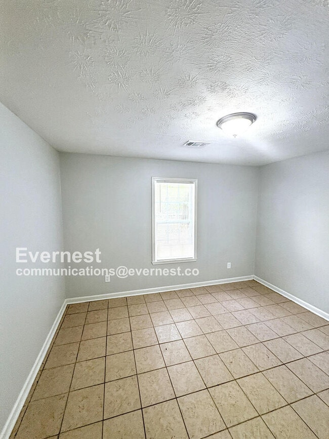 Building Photo - 909 Davis St