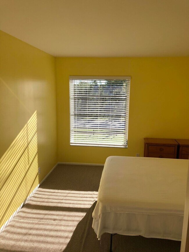 Building Photo - 460 NW 20th St