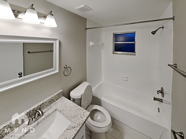 Building Photo - 632 Ephrata Dr