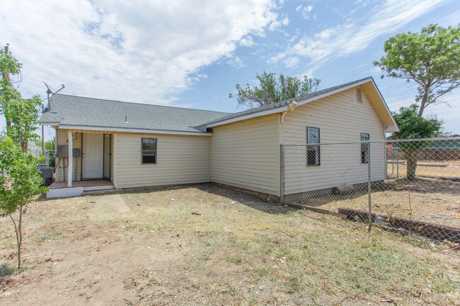 Building Photo - 1308 Mesquite St