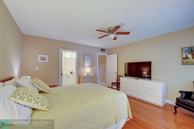 Building Photo - 2102 Lucaya Bend