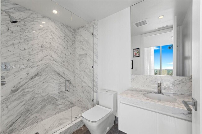 Building Photo - 17901 Collins Ave