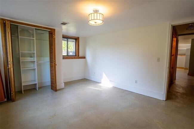 Building Photo - 1540 Magnolia Pl