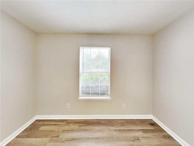 Building Photo - 276 Village Dr