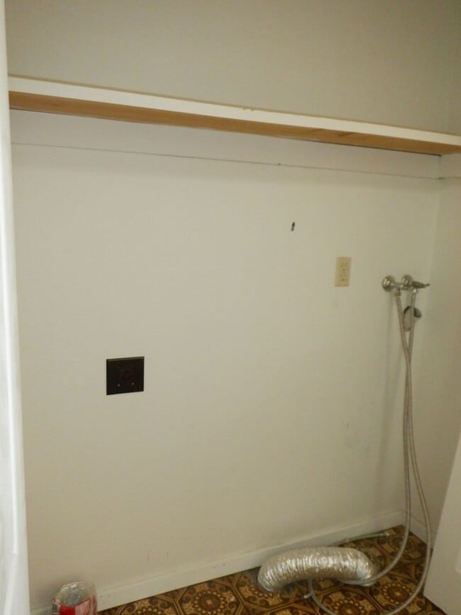 Building Photo - NE Bend 2bed/1.5bath Townhome near St Charles