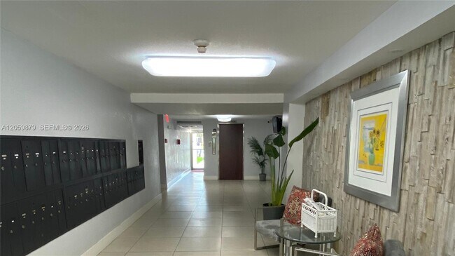 Building Photo - 9350 Fontainebleau Blvd