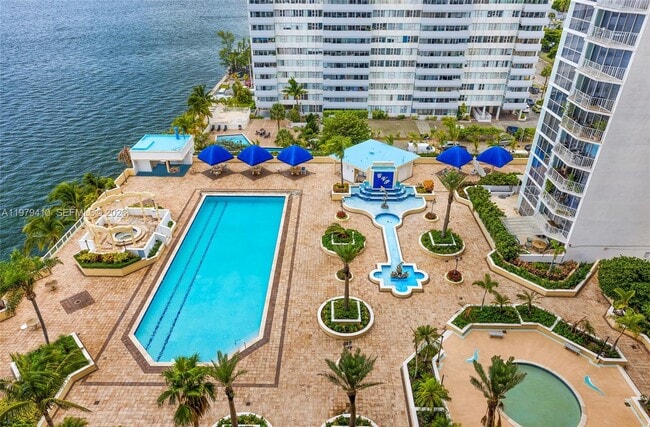 Building Photo - 7601 E Treasure Dr