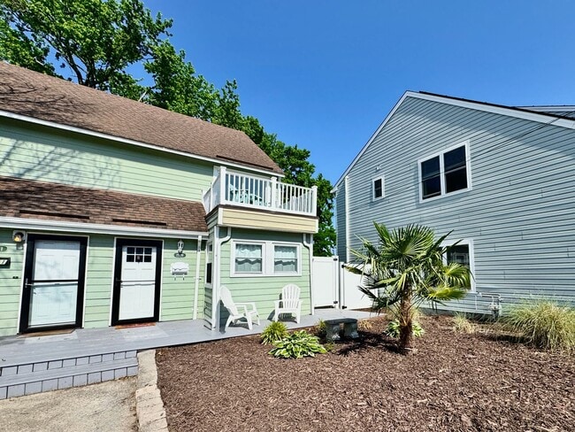 Building Photo - Ready NOW! A Custom Townhouse-Style Duplex Blocks to the Beaches! Fenced Yard - Hot Tub - Pet Fri...