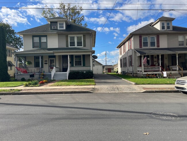 Building Photo - Huge Beautiful 3 Bedroom Home in Mount Joy