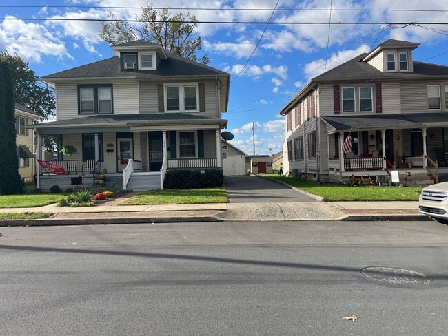 Building Photo - Spacious 3 Bedroom Townhome in Mount Joy -...