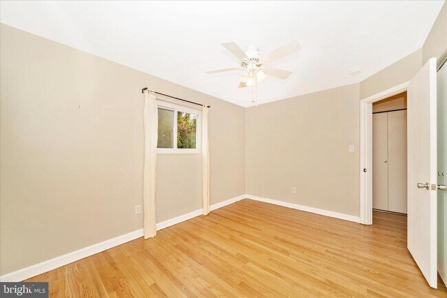 Building Photo - 3906 Montrose Dr