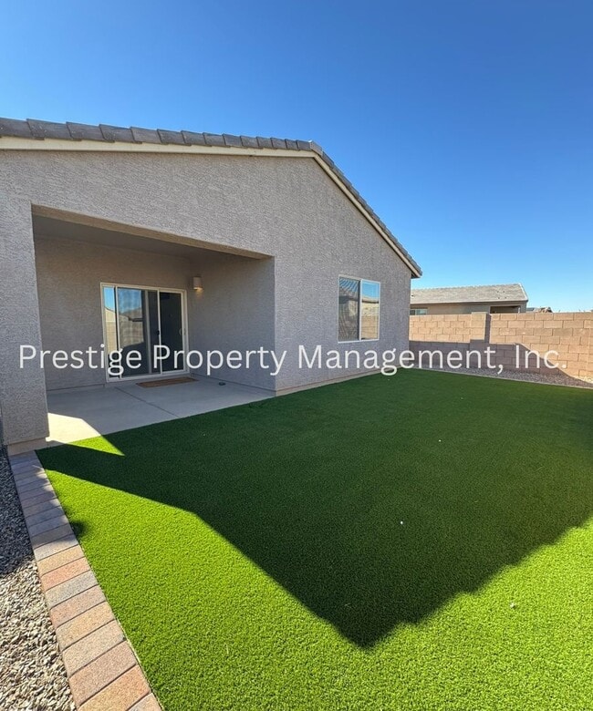 Building Photo - 3/2 Lovely Southwest Home With an Open Layout