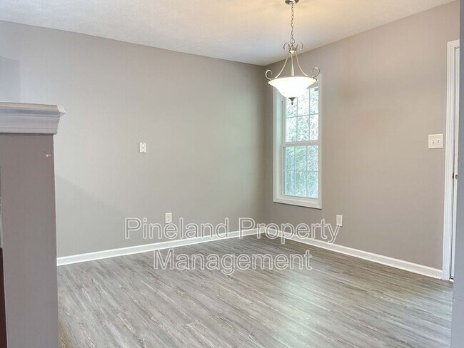 Building Photo - 395 Americana Dr