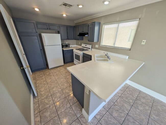 Building Photo - 4368 Holden St