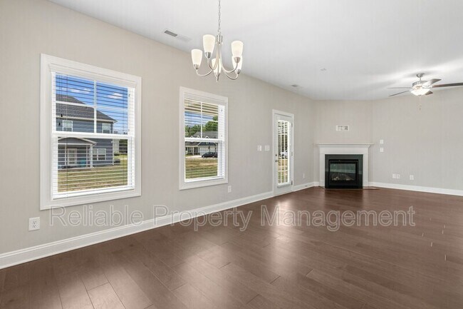 Building Photo - 102 Wicklow Ct