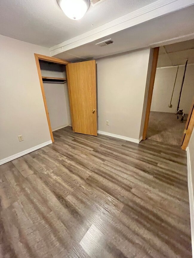 Building Photo - 3804 S Hawthorne Ave