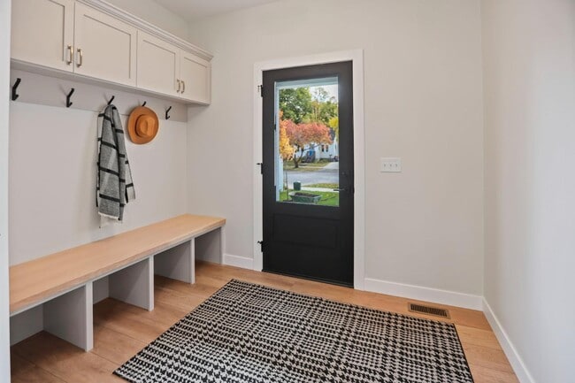 Building Photo - 614 6th St NW