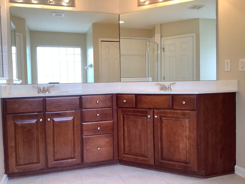 Building Photo - 729 Porto Cristo Ave